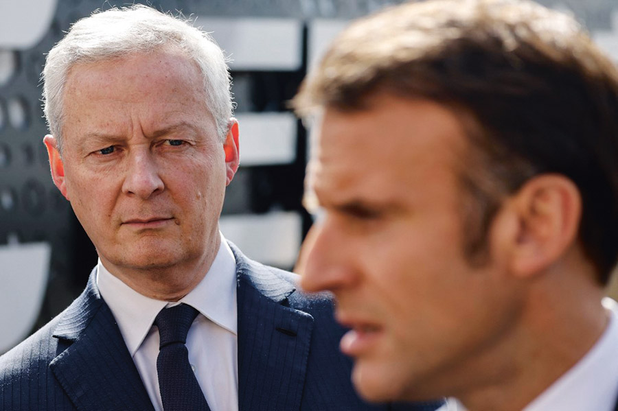 Bruno Le Maire et Emmanuel Macron, le 11 avril 2024 © Ludovic MARIN / POOL / AFP
