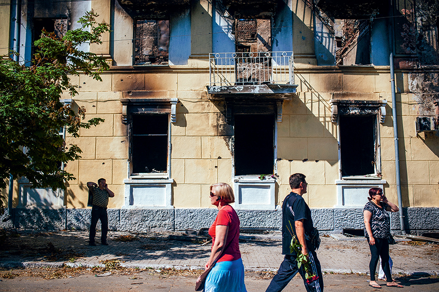 Poste de police incendié lors des combats dans la ville temporairement contrôlée par les séparatistes prorusses, le  18  mai  2014 © Dimitar Dilkoff / AFP