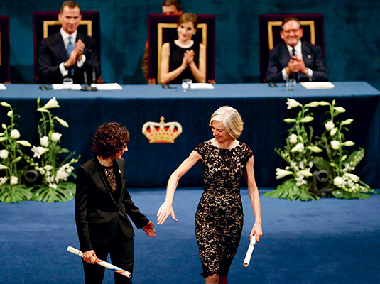 Emmanuelle Charpentier et Jennifer Doudna après la réception du prix Princesse des Asturies de la recherche scientifique et technique, Oviedo, 23 octobre 2015 © Efe / ABACA