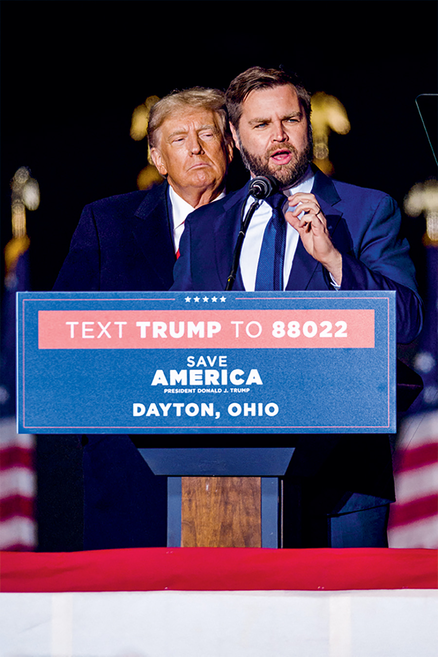 Donald Trump aux côtés de J.D Vance, nouveau sénateur républicain de l’Ohio, durant la campagne des Midterms, le 7 novembre 2022. © Jintak Han/Zuma Press Wire/ABACA