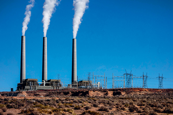 La centrale électrique à charbon de Salt River Navajo, près de Page, en Arizona © imageBROKER / Andia.fr
