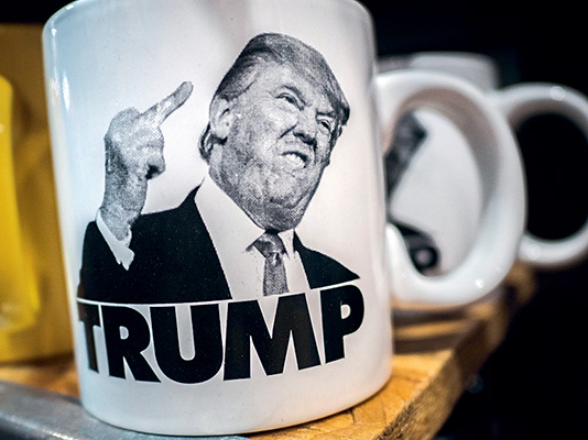 Mug à l’effigie de Donald Trump, candidat à la présidentielle de 2016 © Arnold Jerocki / Divergence