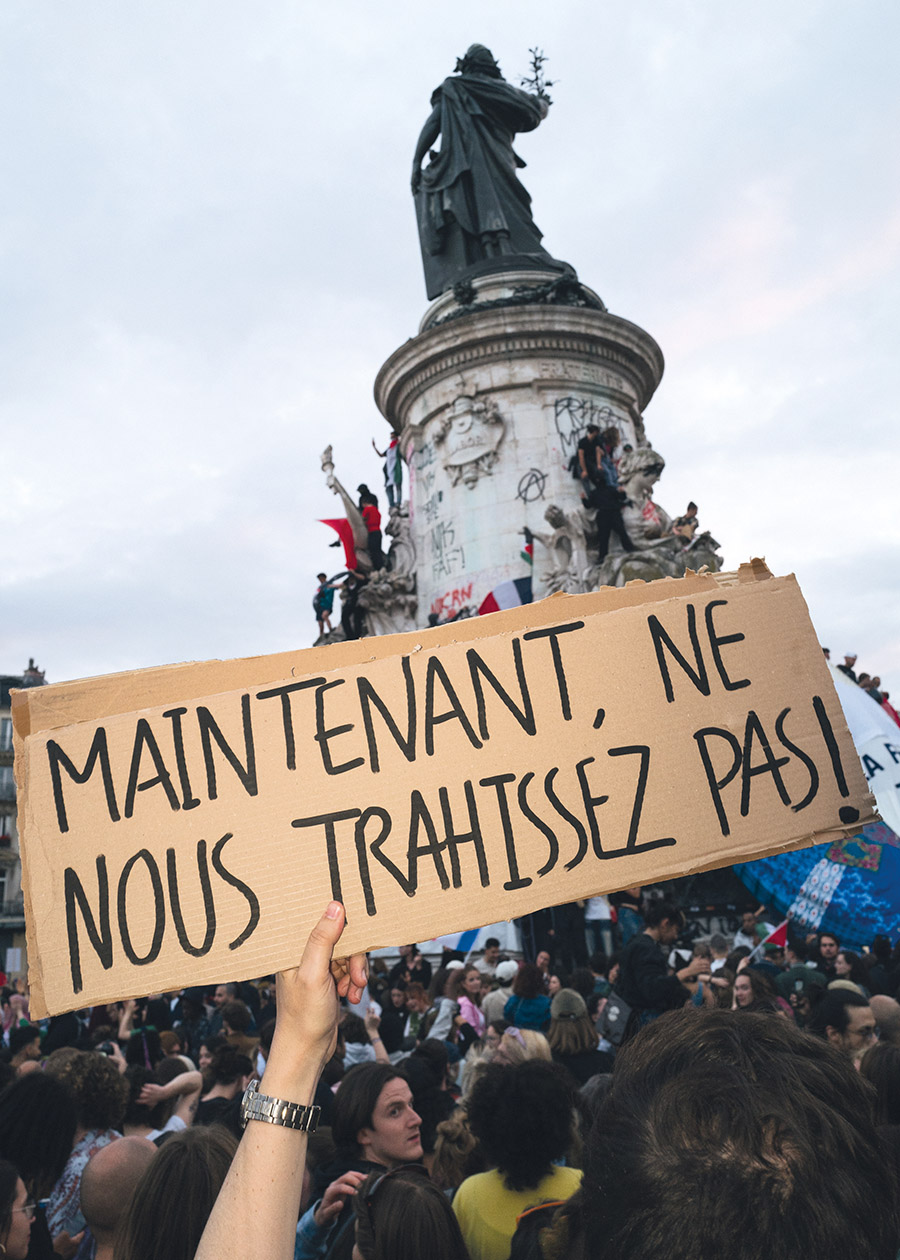 Place de la République, à Paris, le 7 juillet, après l’annonce des résultats plaçant en tête le Nouveau Front populaire  © Nicolas Portnoi / Divergence