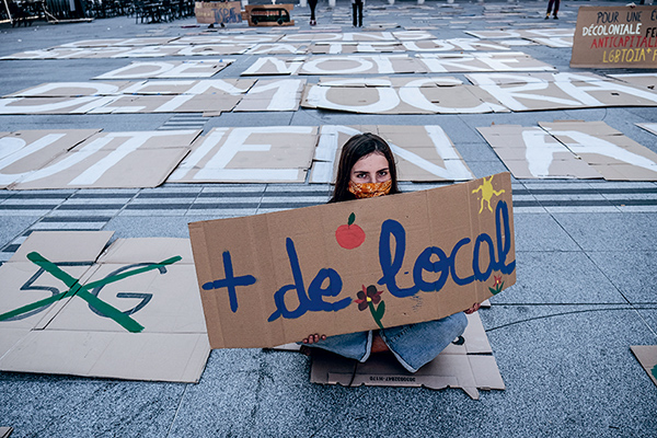 Militante de Youth For Climate, place des Terreaux à Lyon, le 21 juin 2020 © Antoine Merlet / hanslucas.com