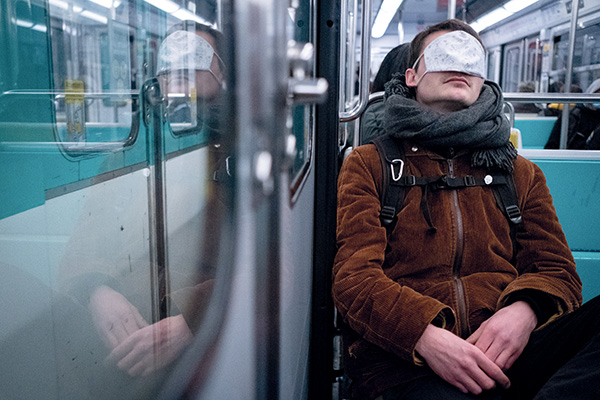 Dans le métro parisien, décembre 2021. © Martin Bertrand / Hans Lucas