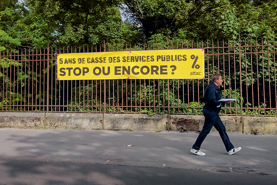 Banderole de l’association Attac à la veille des élections législatives, Paris, 10 juin 2022 © Riccardo Milani / Hans Lucas