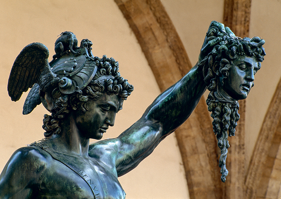 Persée tenant la tête de Méduse, Benvenuto Cellini, 1554, bronze, Loggia dei Lanzi, Florence © Domingie & Rabatti / LA COLLECTION