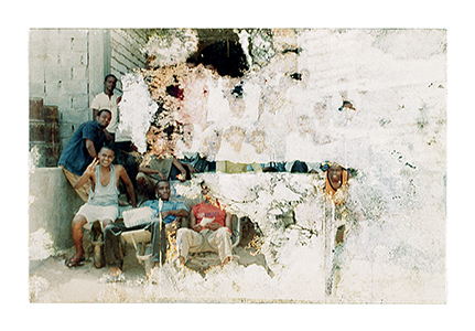 Reproduction photographique d’une image échouée (Lampedusa, 2010), Par Samuel Gratacap