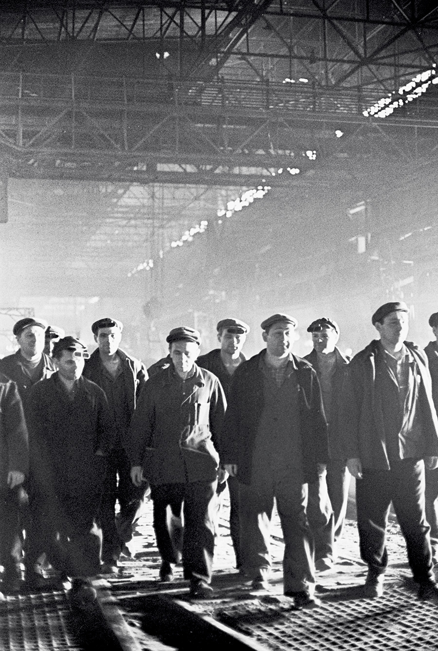 Ouvriers de l’usine Azovstal, en septembre 1962