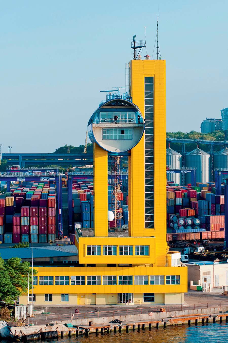 Un terminal à conteneurs du port industriel, septembre 2011