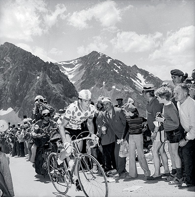 Lucien Van Impe, premier maillot à pois, grimpe le Tourmalet, 8 juillet 1975  © Presse Sports