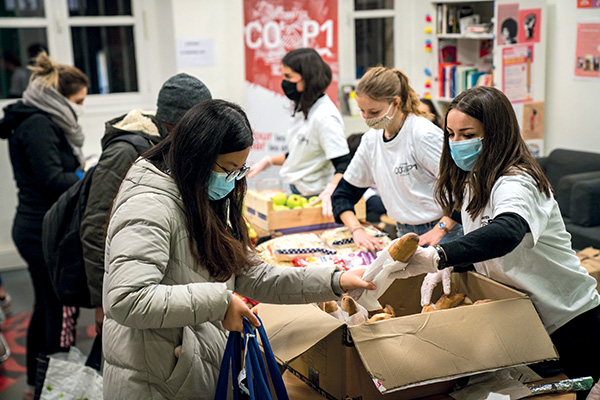 Distribution de paniers alimentaires et hygiéniques par l’association Co’p1 solidarité étudiante, Paris, le 22 janvier 2021 © Gabrielle CEZARD / SIPA / 2101222221