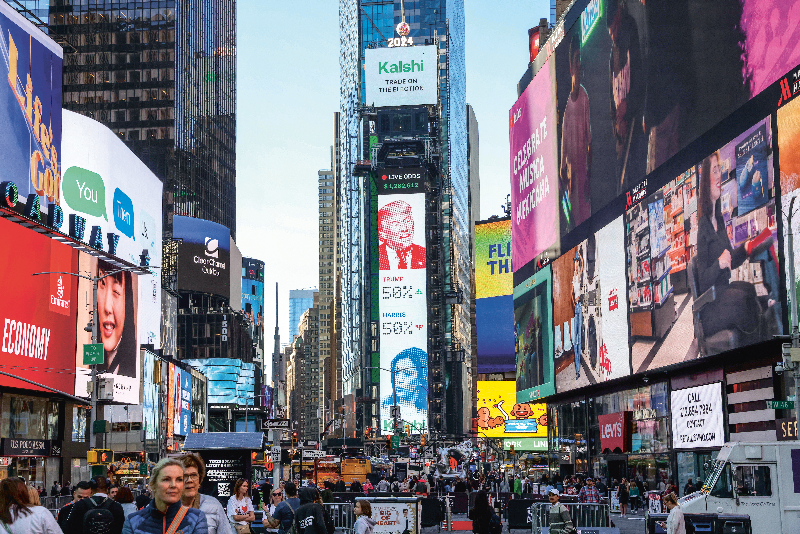 Panneau retransmettant les paris des utilisateurs du site Kalshi quant au vainqueur de la présidentielle, 08/10/2024, New York © Vanessa Carvalho/Shutterstock/SI