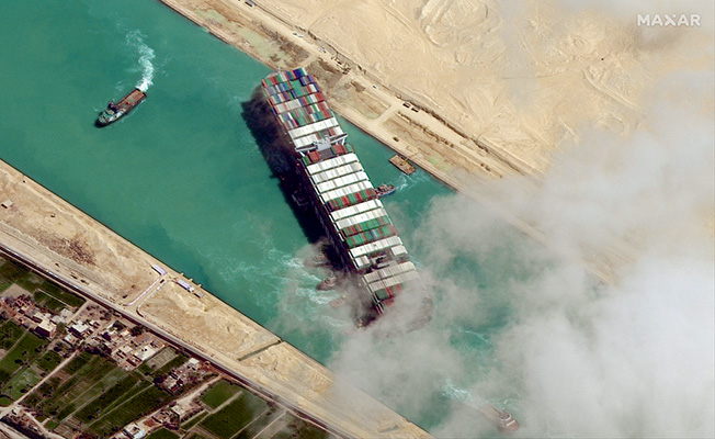 L’Ever Given bouchant le canal de Suez, 28 mars 2021 © Maxar Technologies-Usa Today Net / Sipa